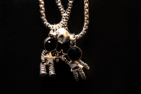 Collares Magnéticos de Astronautas